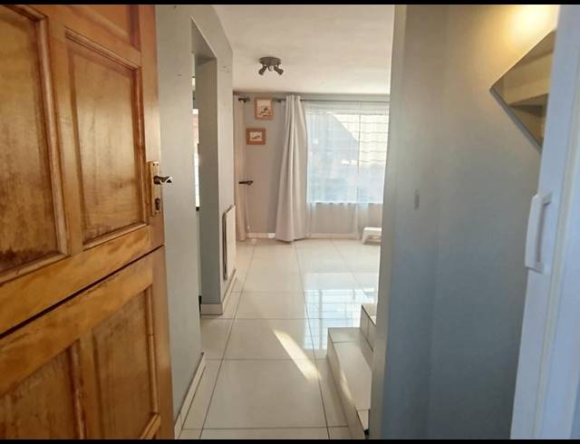 2 BEDROOM TOWNHOUSE FOR SALE IN FREEWAY PARK